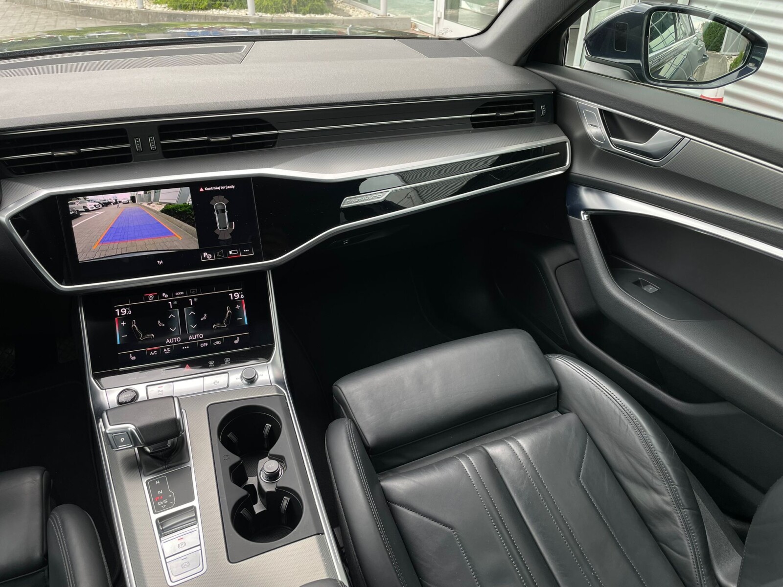 Audi A6 Avant - zdjęcie 17