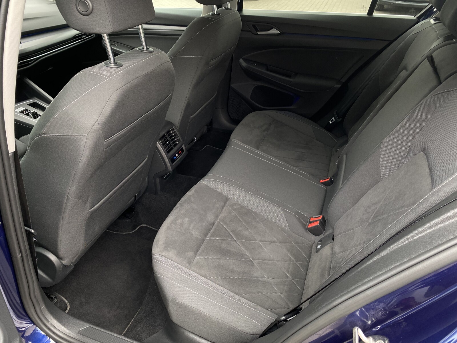 Volkswagen Golf - zdjęcie 12