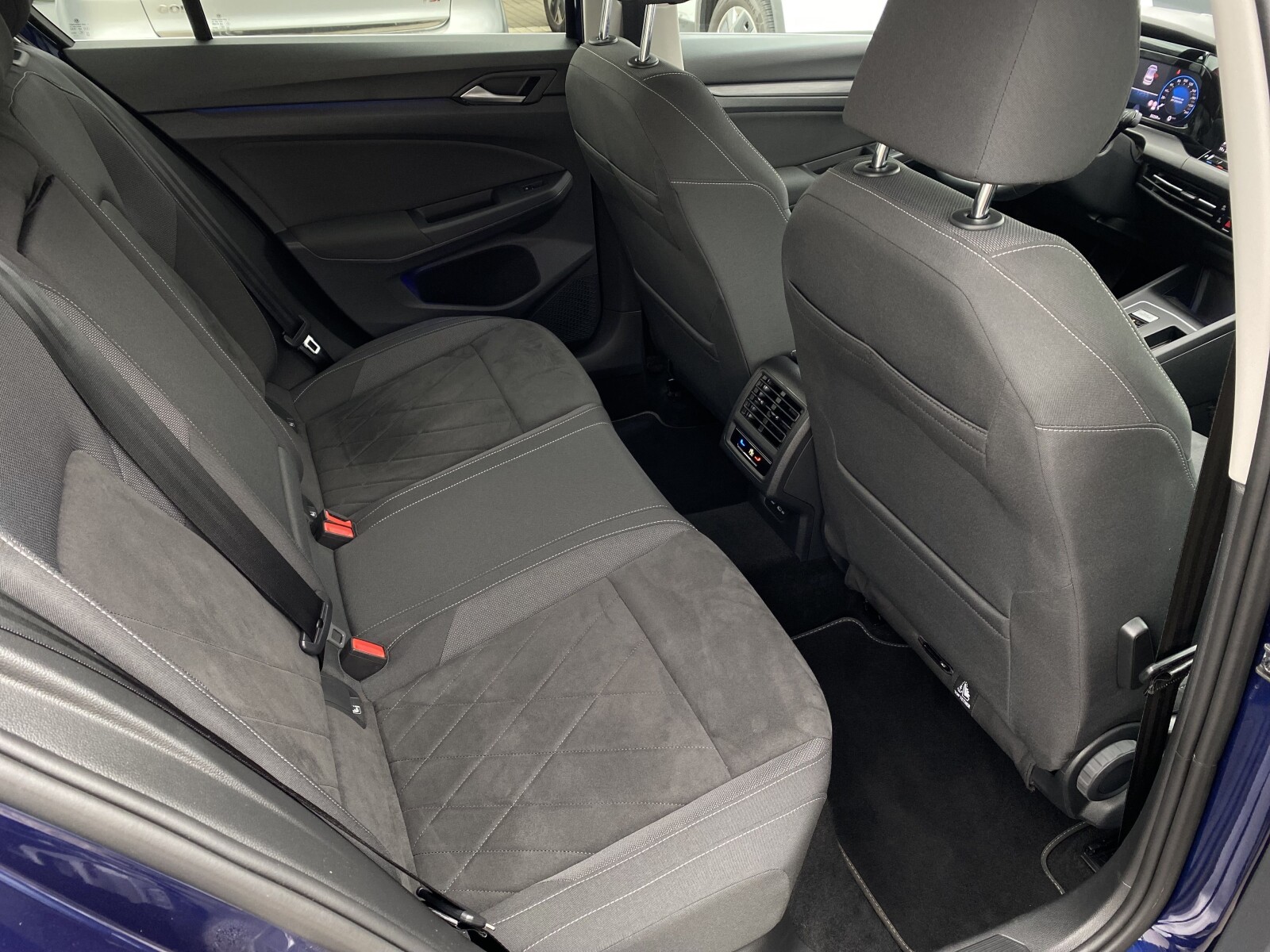Volkswagen Golf - zdjęcie 15