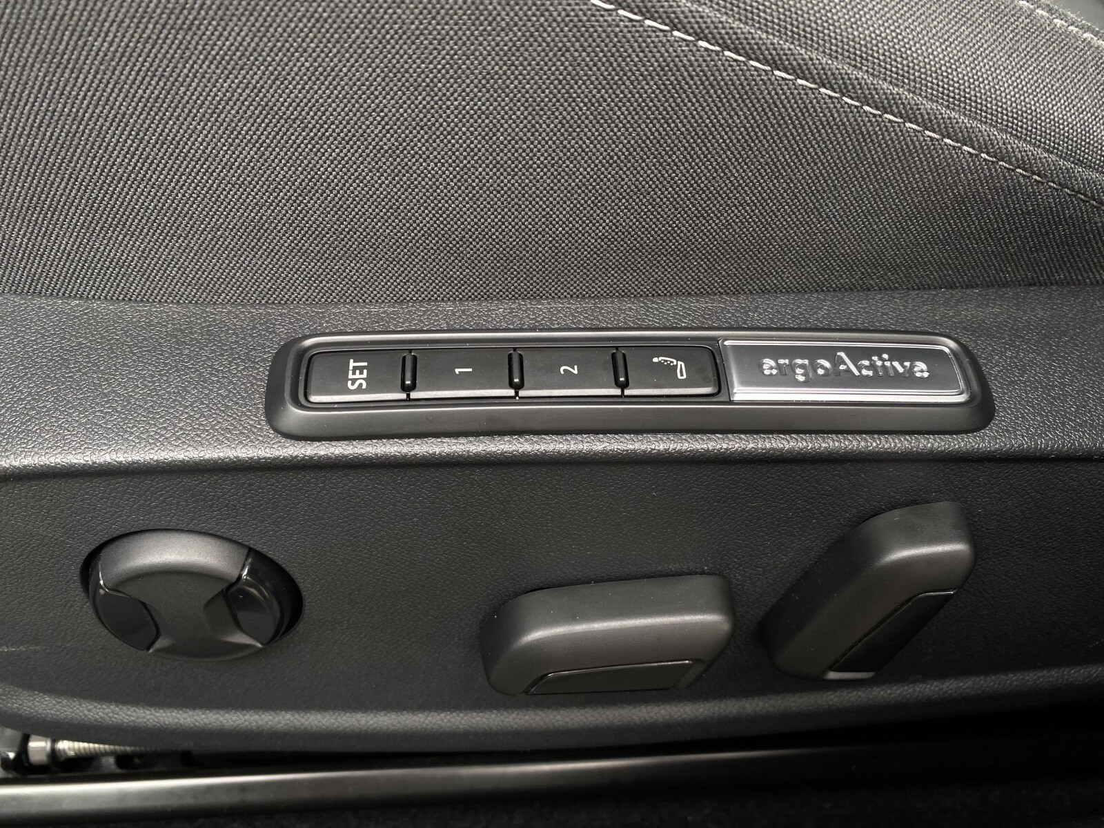 Volkswagen Golf - zdjęcie 11