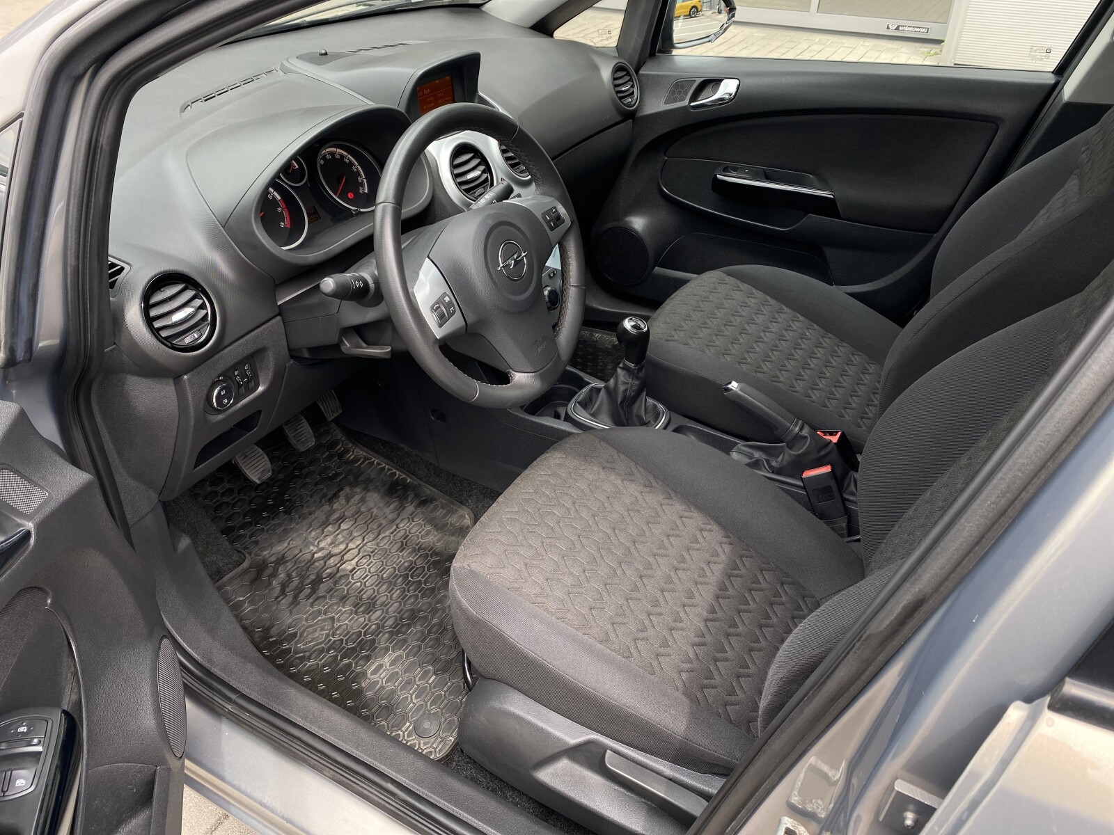 Opel Corsa - zdjęcie 9