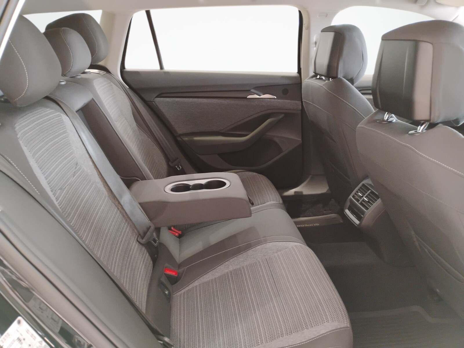 Škoda Superb Combi - zdjęcie 13