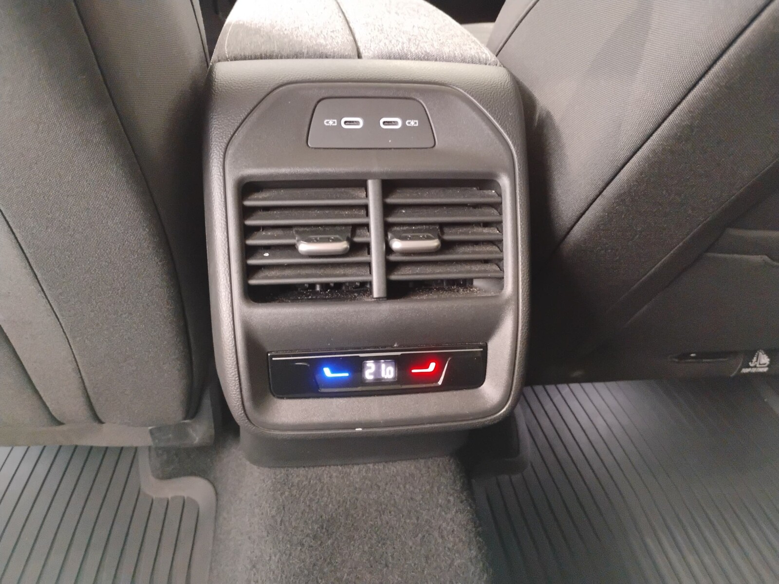 Škoda Superb Combi - zdjęcie 32