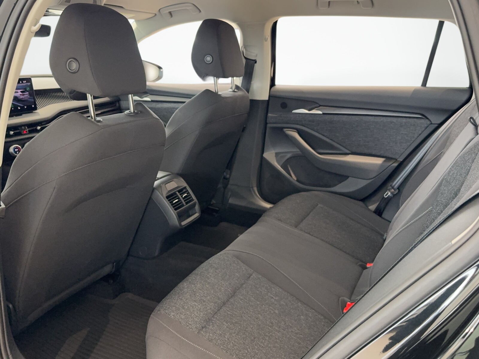 Škoda Superb Combi - zdjęcie 13