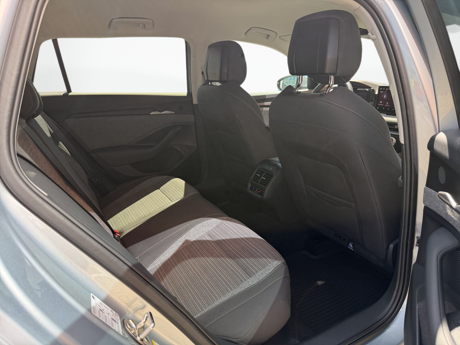 Škoda Superb Combi - zdjęcie 38