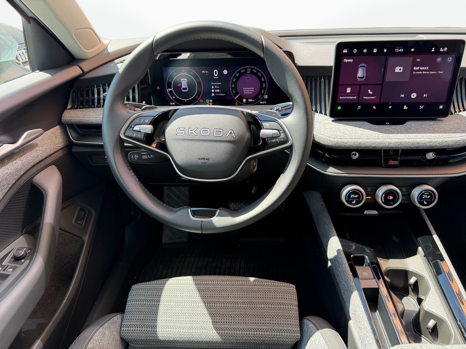 Škoda Superb Combi - zdjęcie 18
