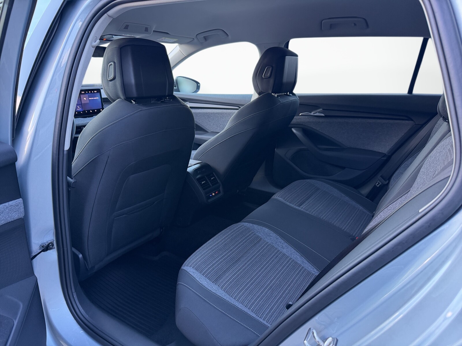 Škoda Superb Combi - zdjęcie 35