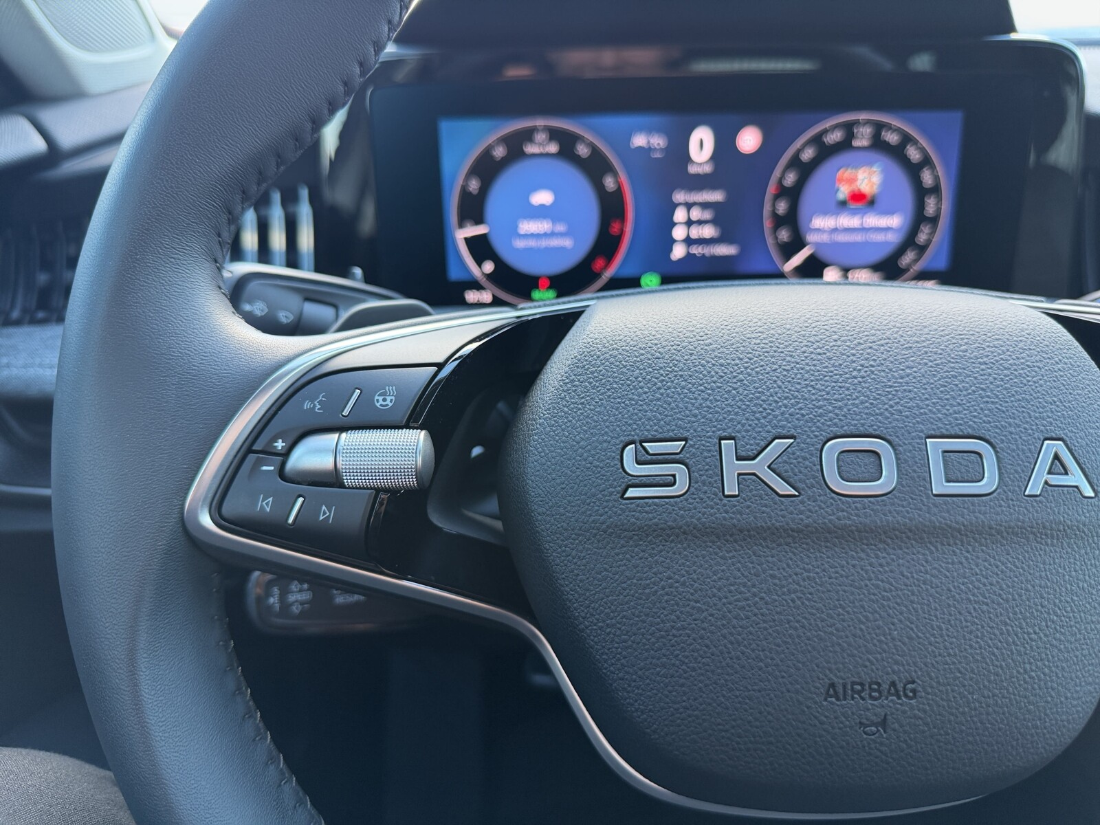 Škoda Superb Combi - zdjęcie 17