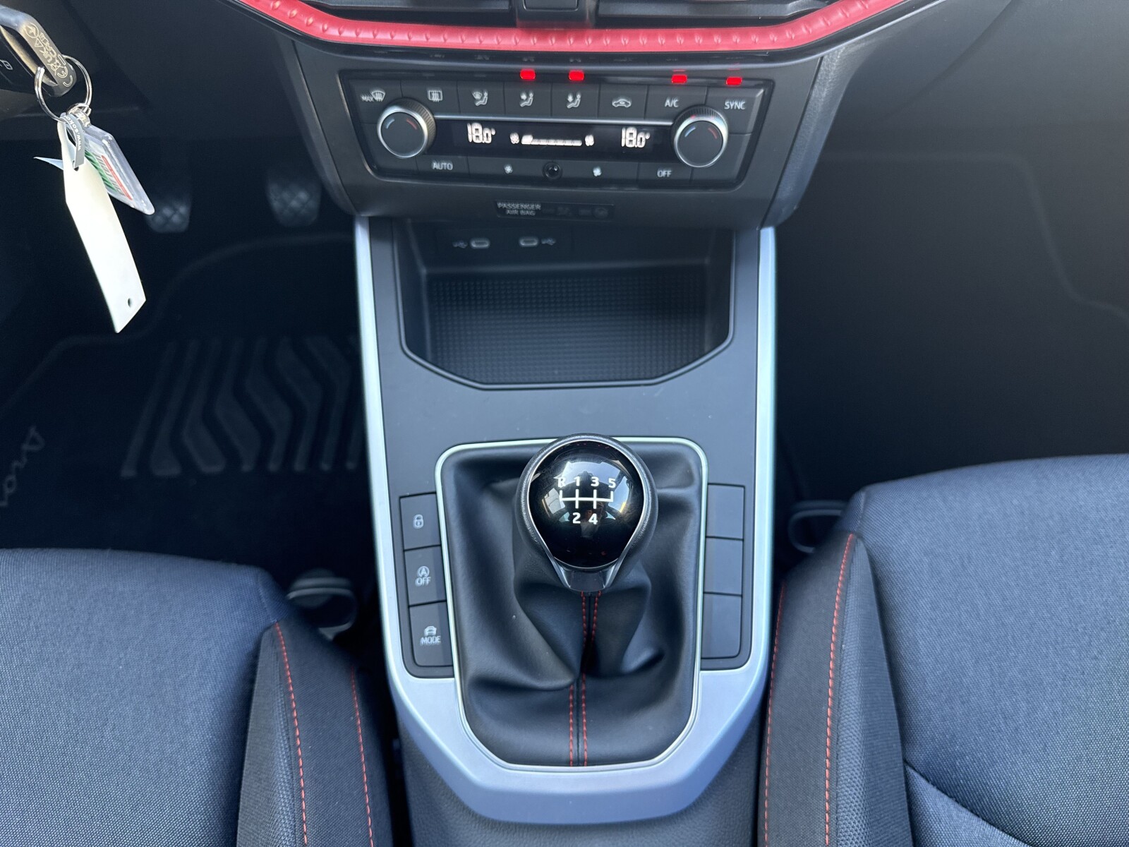 Seat Arona - zdjęcie 15
