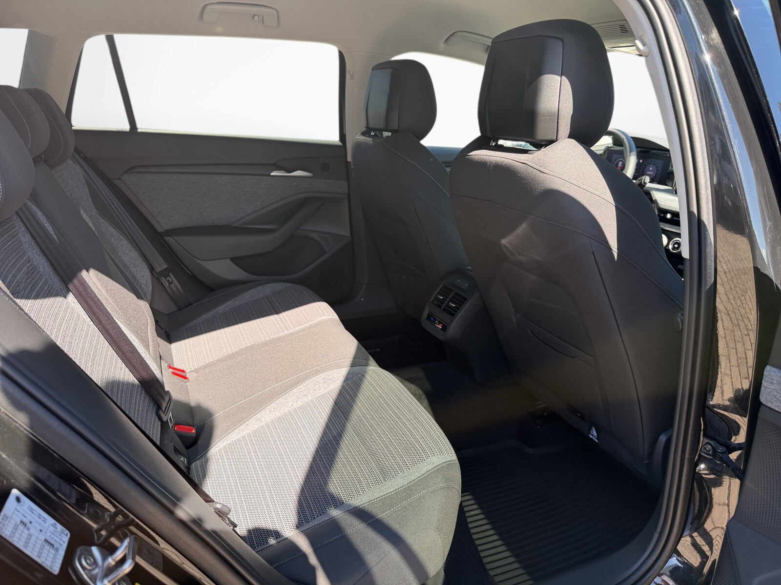 Škoda Superb Combi - zdjęcie 40