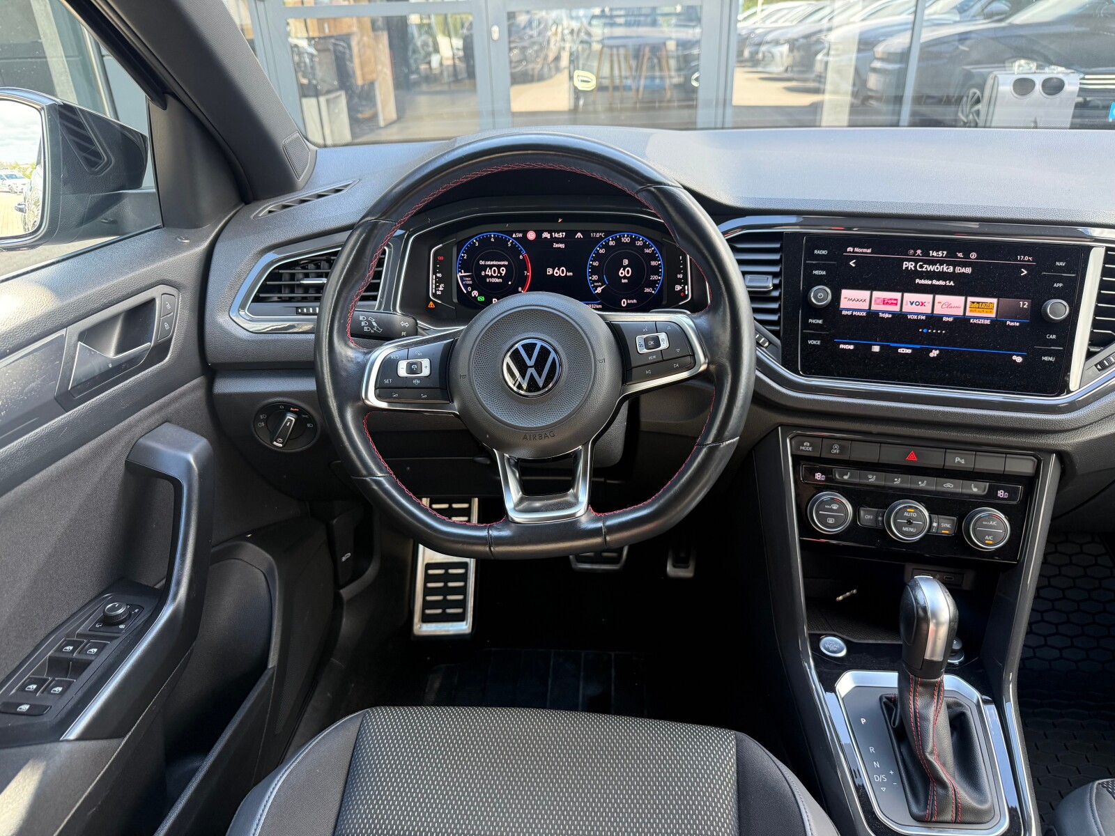 Volkswagen T-Roc - zdjęcie 10