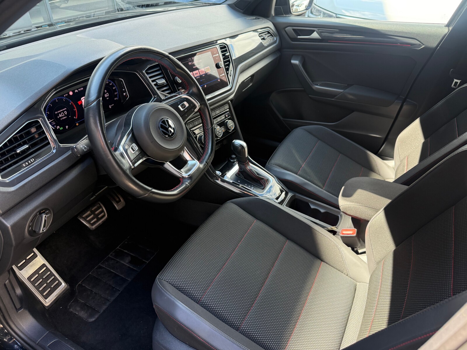 Volkswagen T-Roc - zdjęcie 11