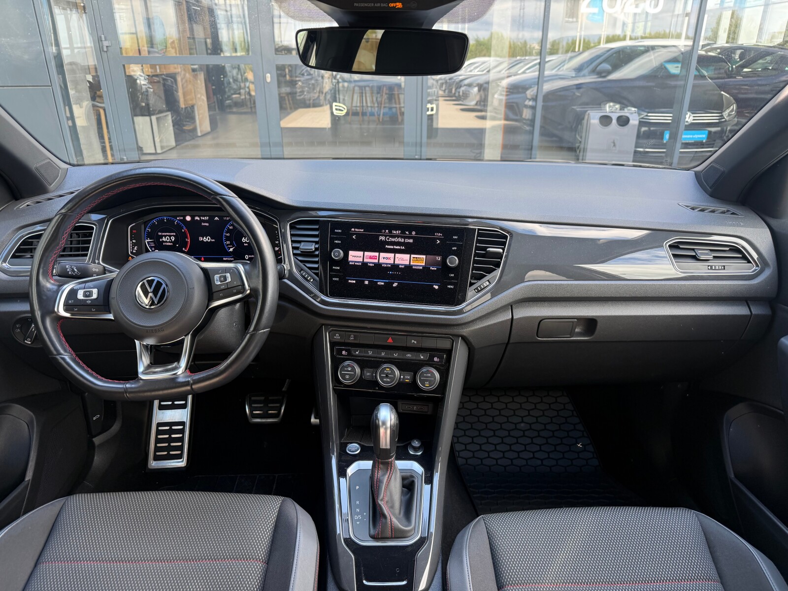 Volkswagen T-Roc - zdjęcie 9