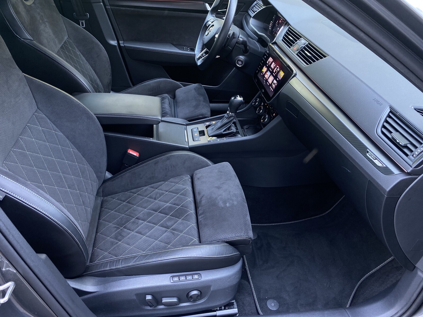 Škoda Superb Combi - zdjęcie 23
