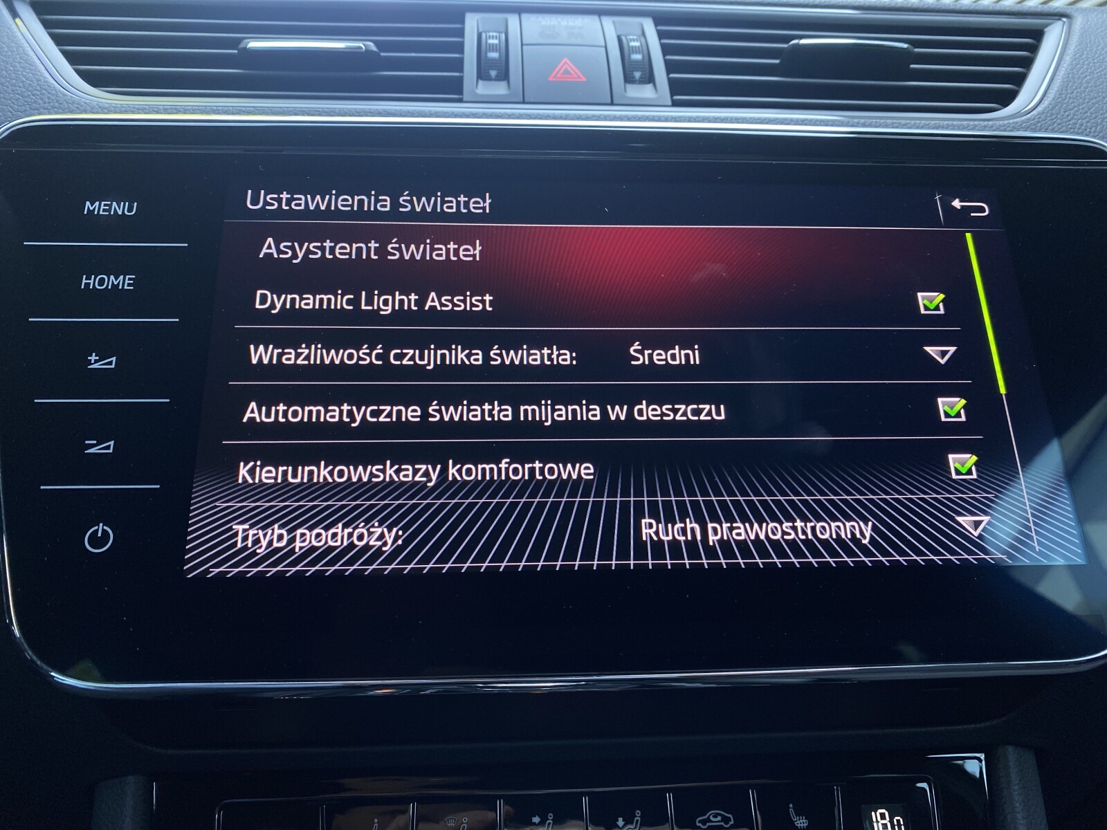 Škoda Superb Combi - zdjęcie 40