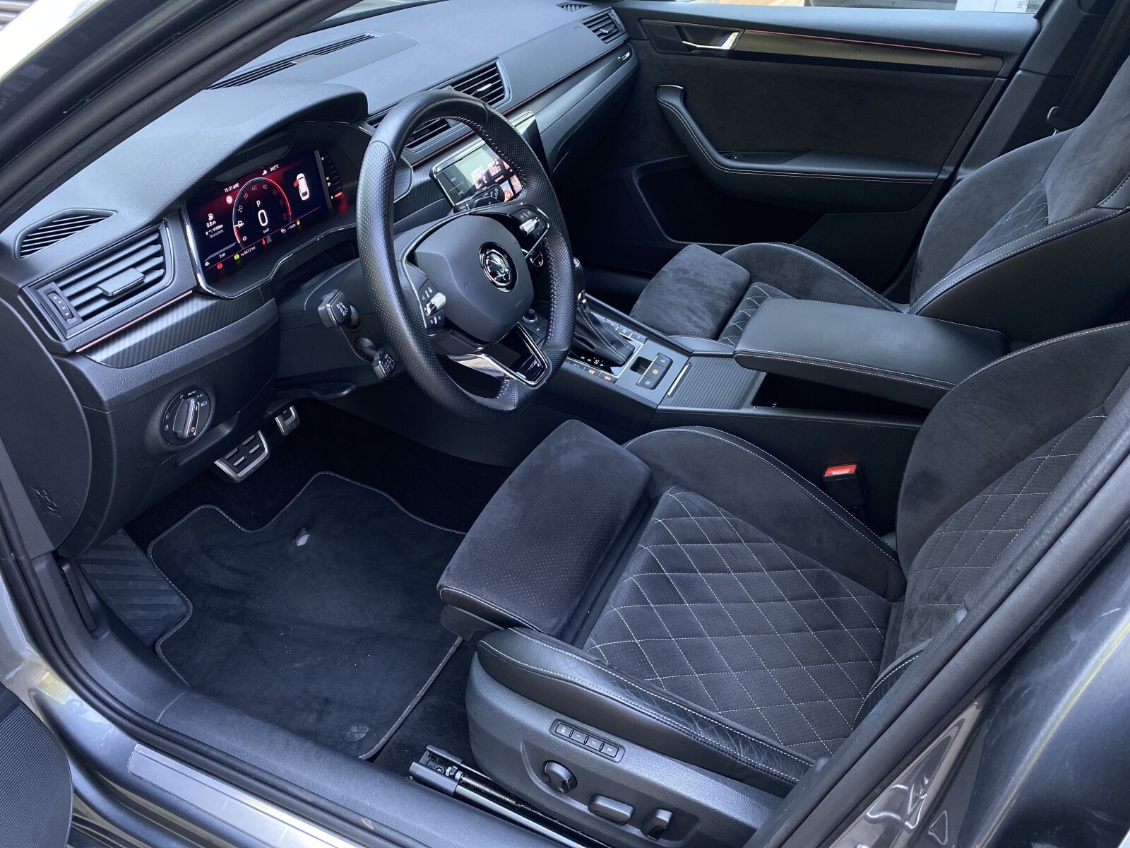 Škoda Superb Combi - zdjęcie 11