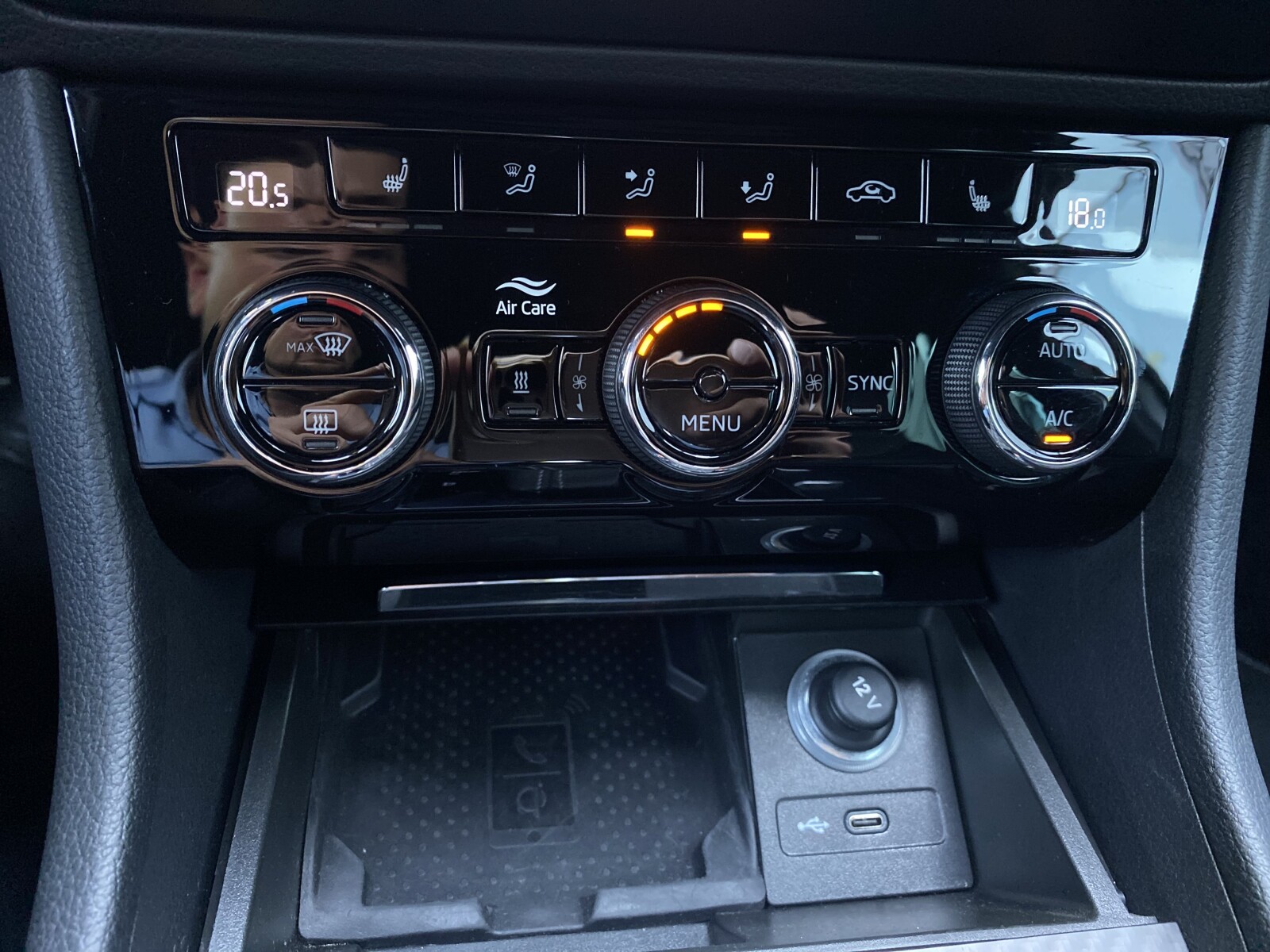 Škoda Superb Combi - zdjęcie 31