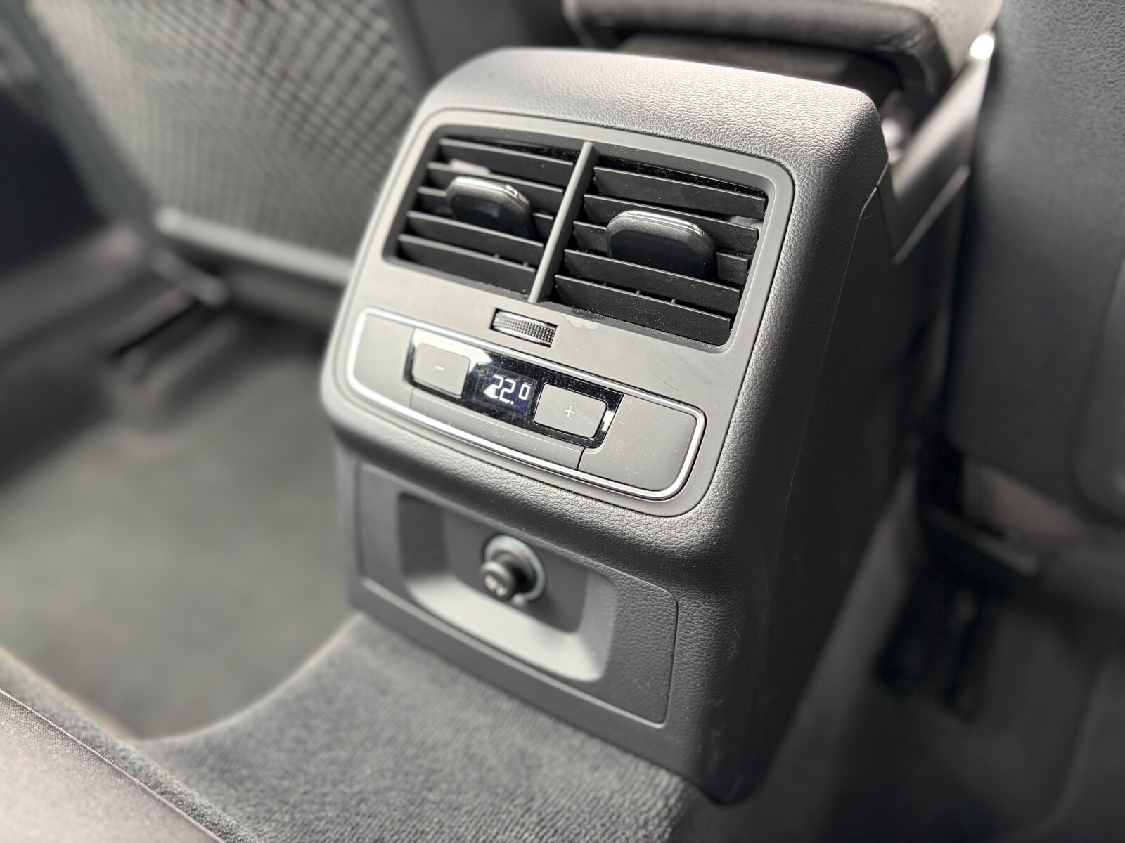 Audi A4 Limousine - zdjęcie 21