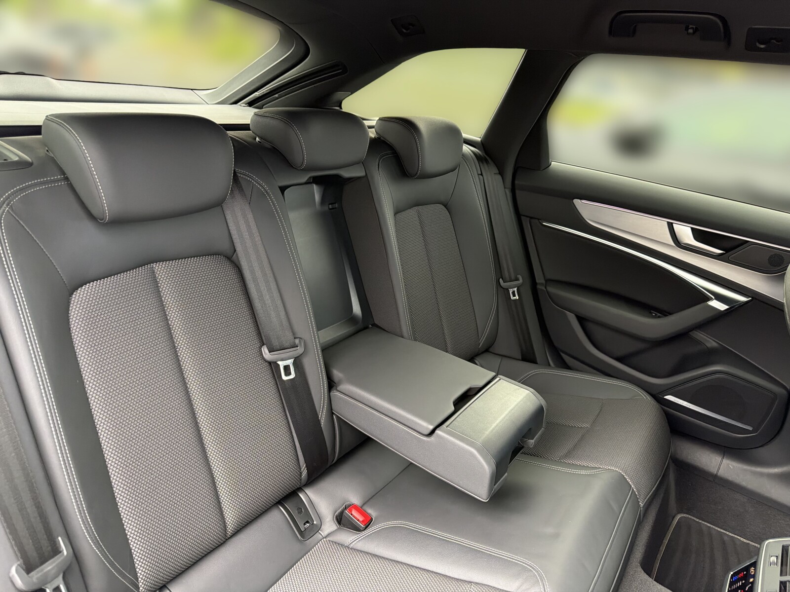 Audi A6 Avant - zdjęcie 16