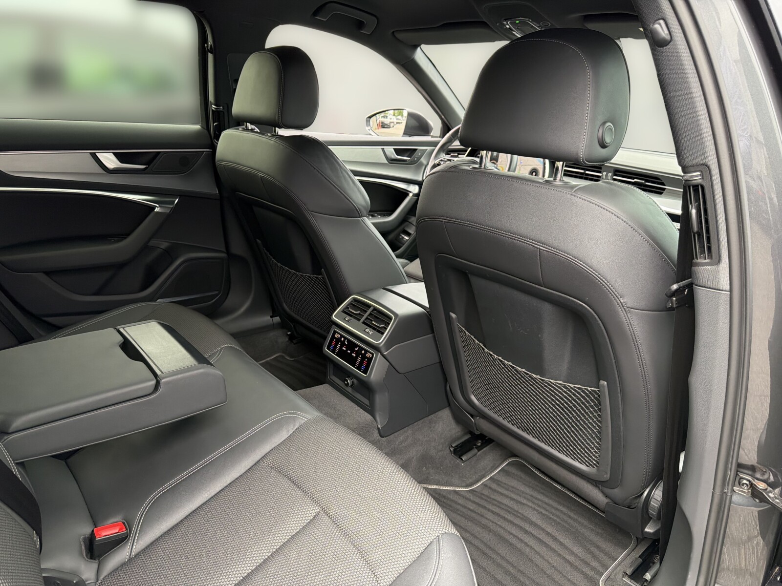Audi A6 Avant - zdjęcie 17