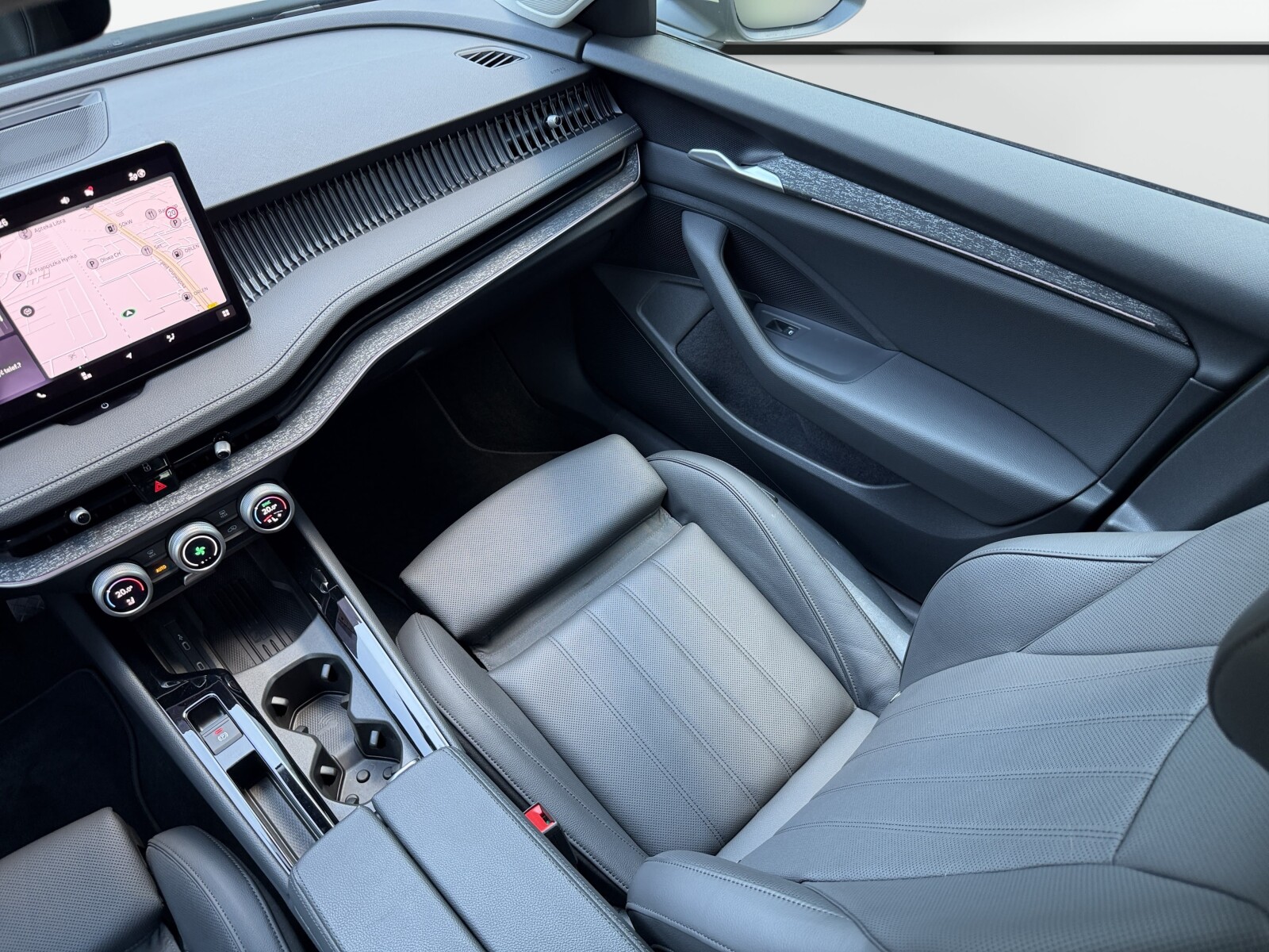 Škoda Superb - zdjęcie 40
