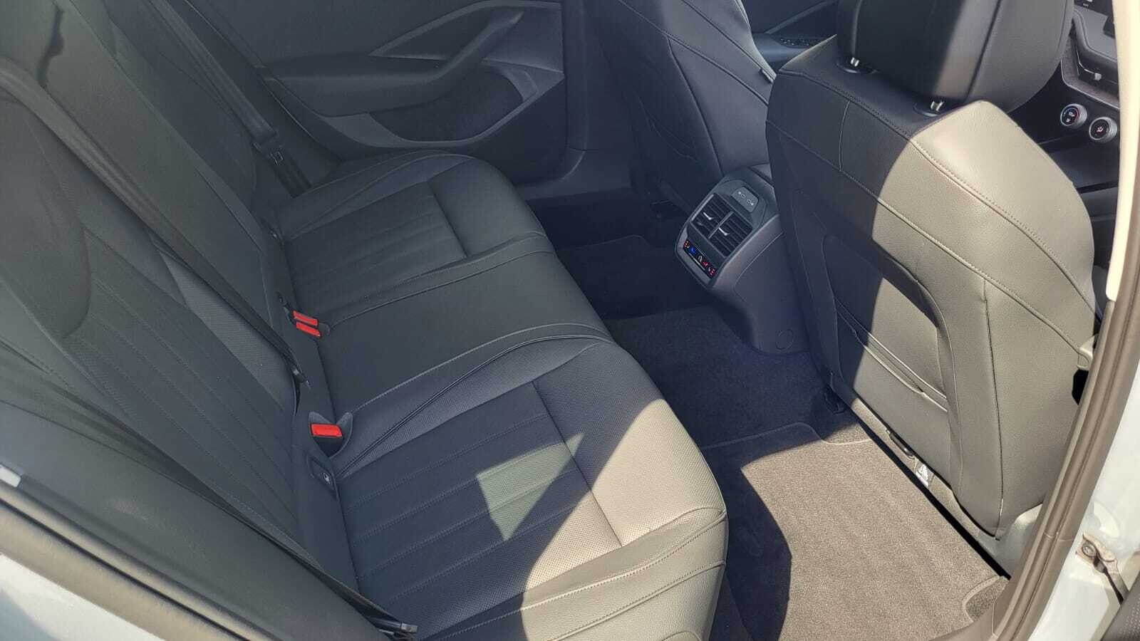 Škoda Superb Combi - zdjęcie 16