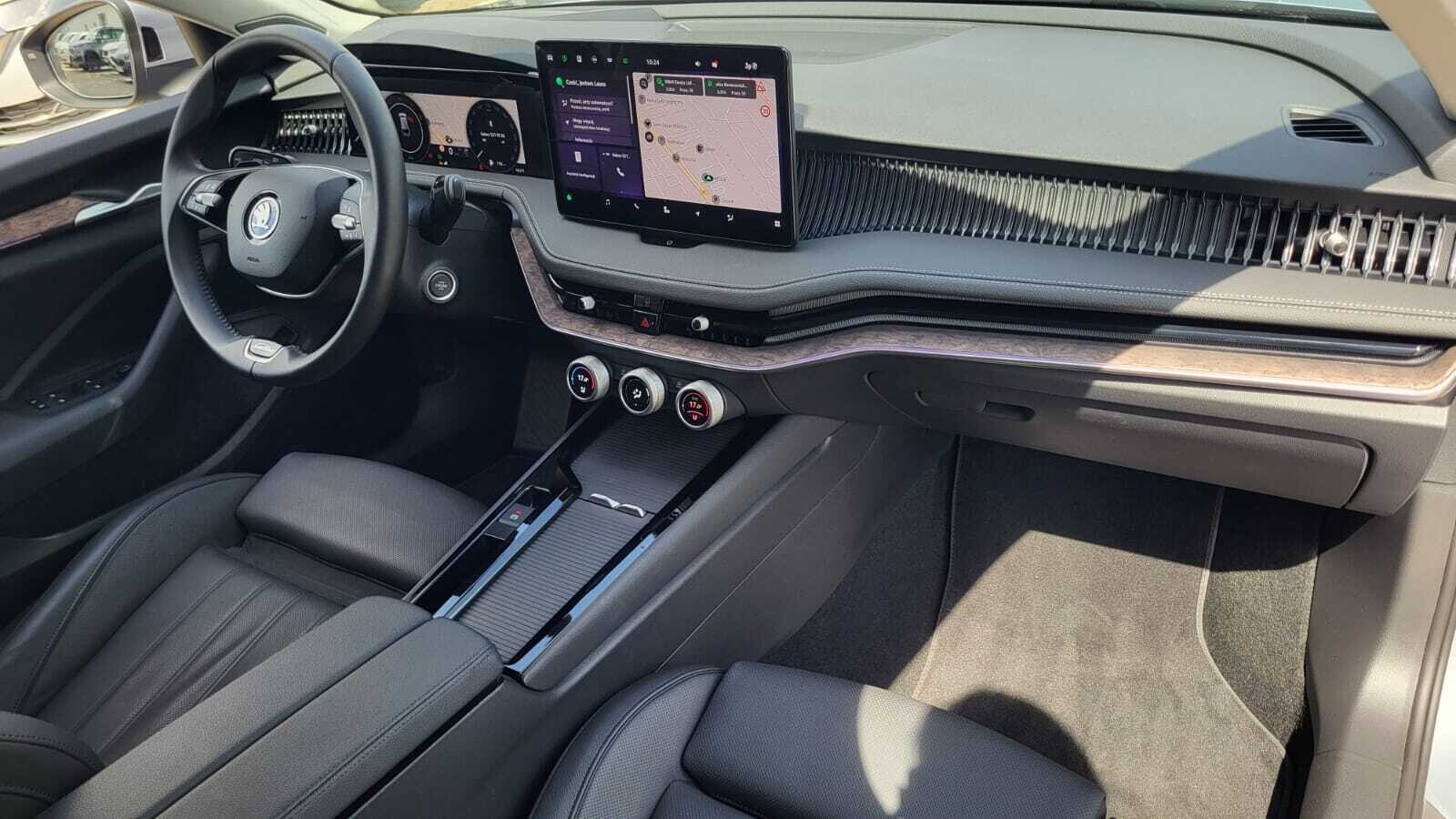 Škoda Superb Combi - zdjęcie 18