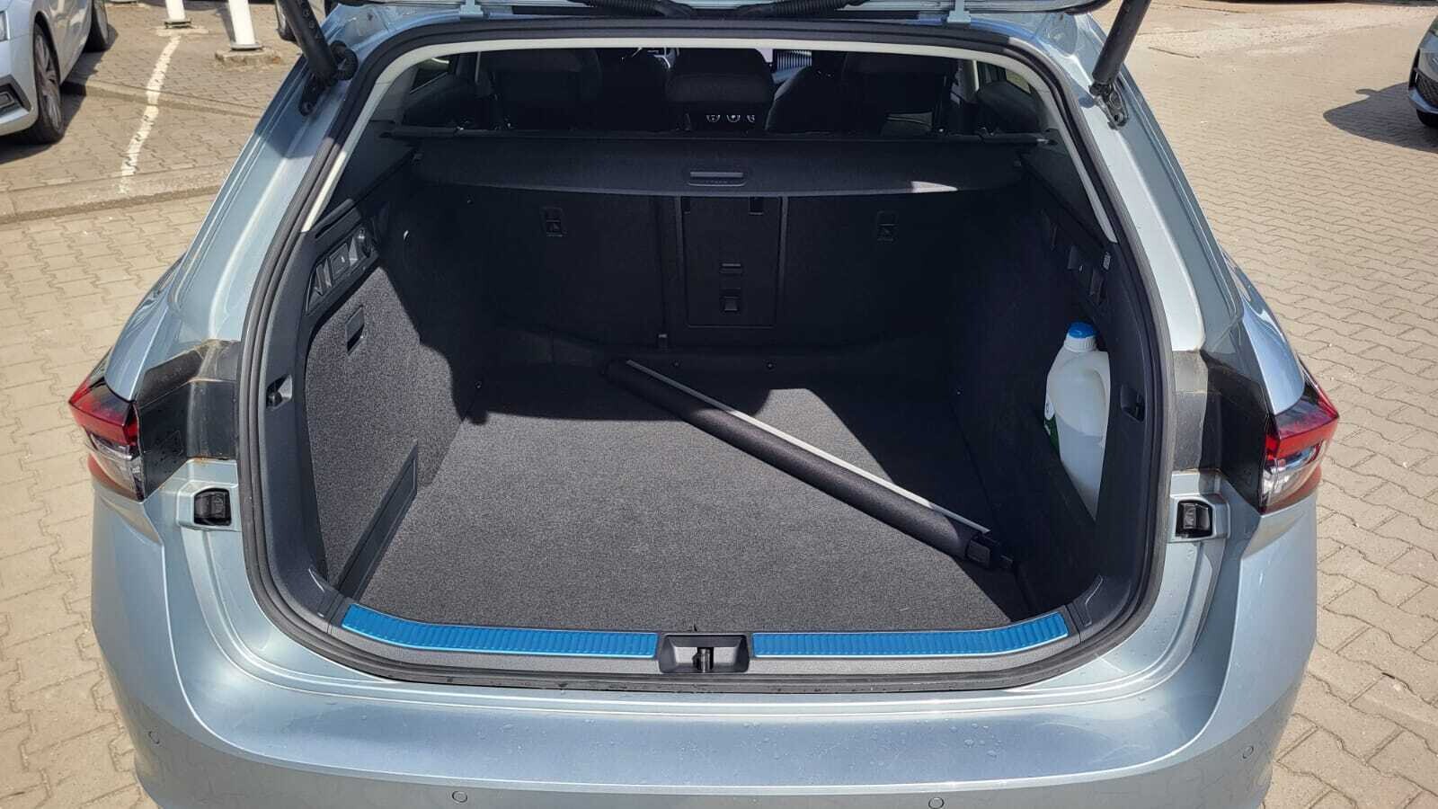Škoda Superb Combi - zdjęcie 14