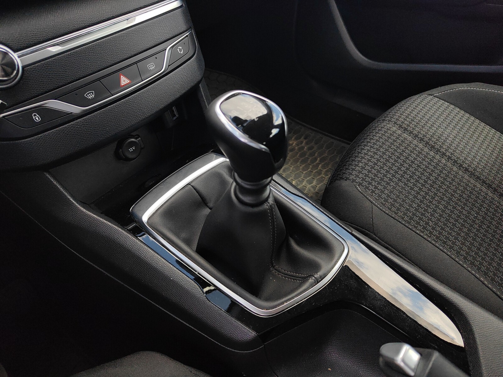 Peugeot 308 - zdjęcie 17