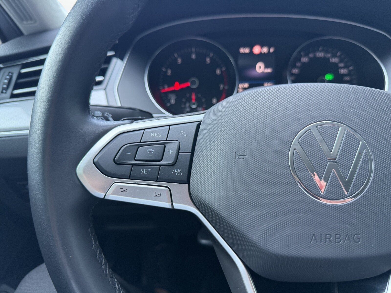 Volkswagen Passat - zdjęcie 15