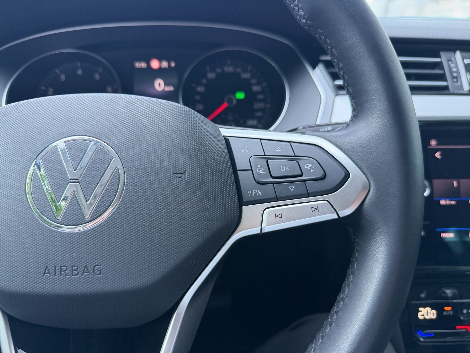 Volkswagen Passat - zdjęcie 16