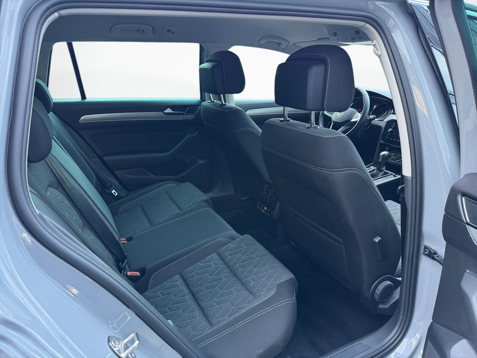 Volkswagen Passat - zdjęcie 38