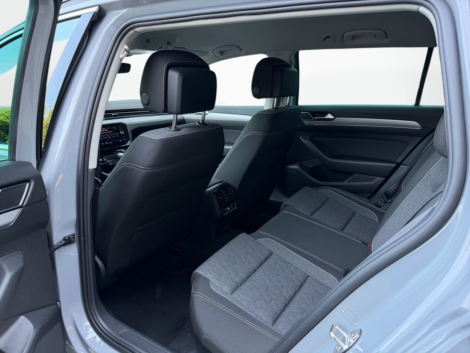 Volkswagen Passat - zdjęcie 34