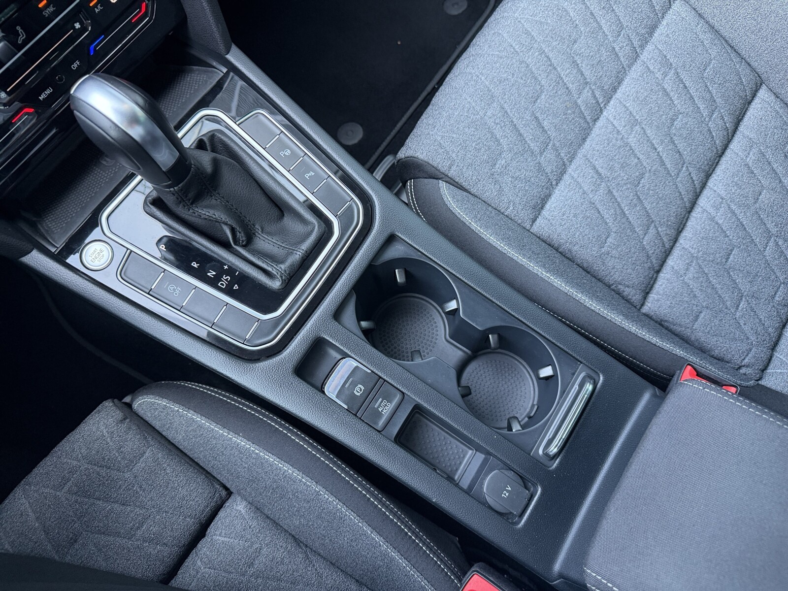 Volkswagen Passat - zdjęcie 19
