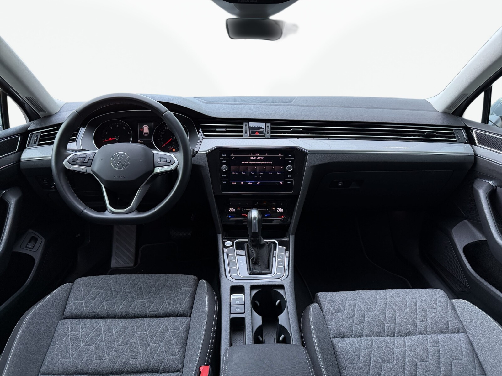 Volkswagen Passat - zdjęcie 36