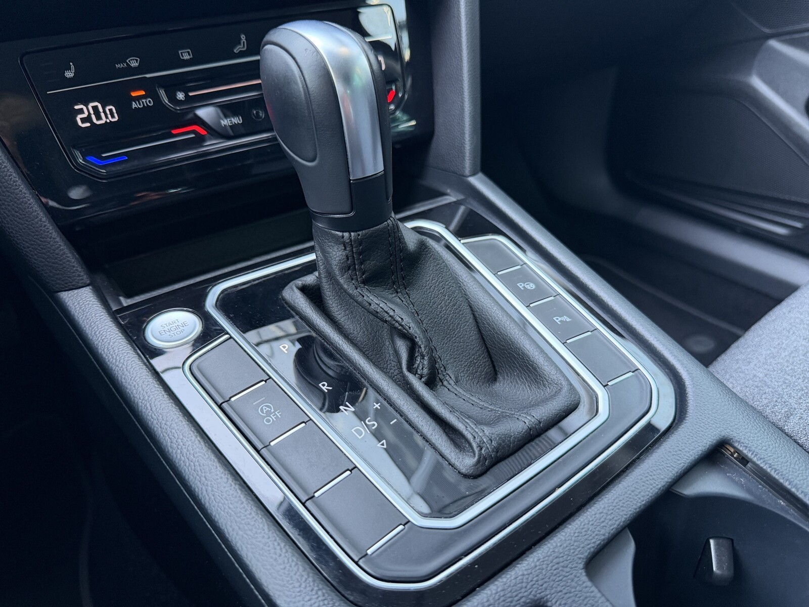 Volkswagen Passat - zdjęcie 20