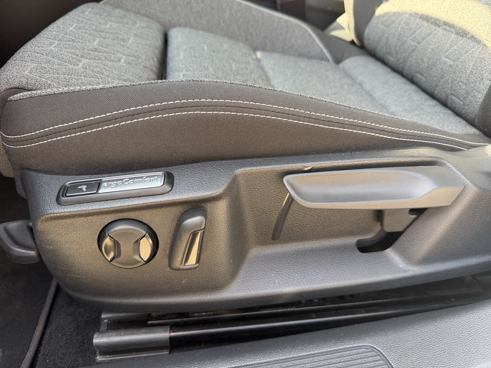 Volkswagen Passat - zdjęcie 13