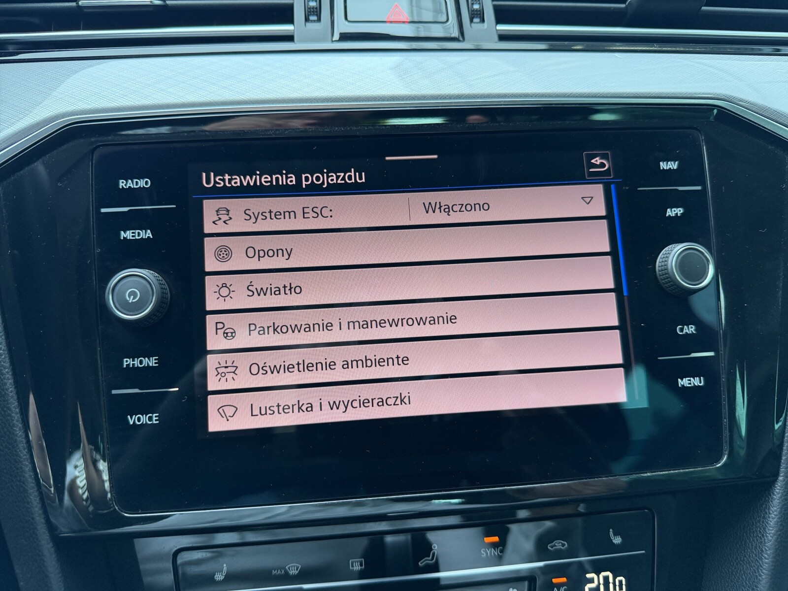 Volkswagen Passat - zdjęcie 28