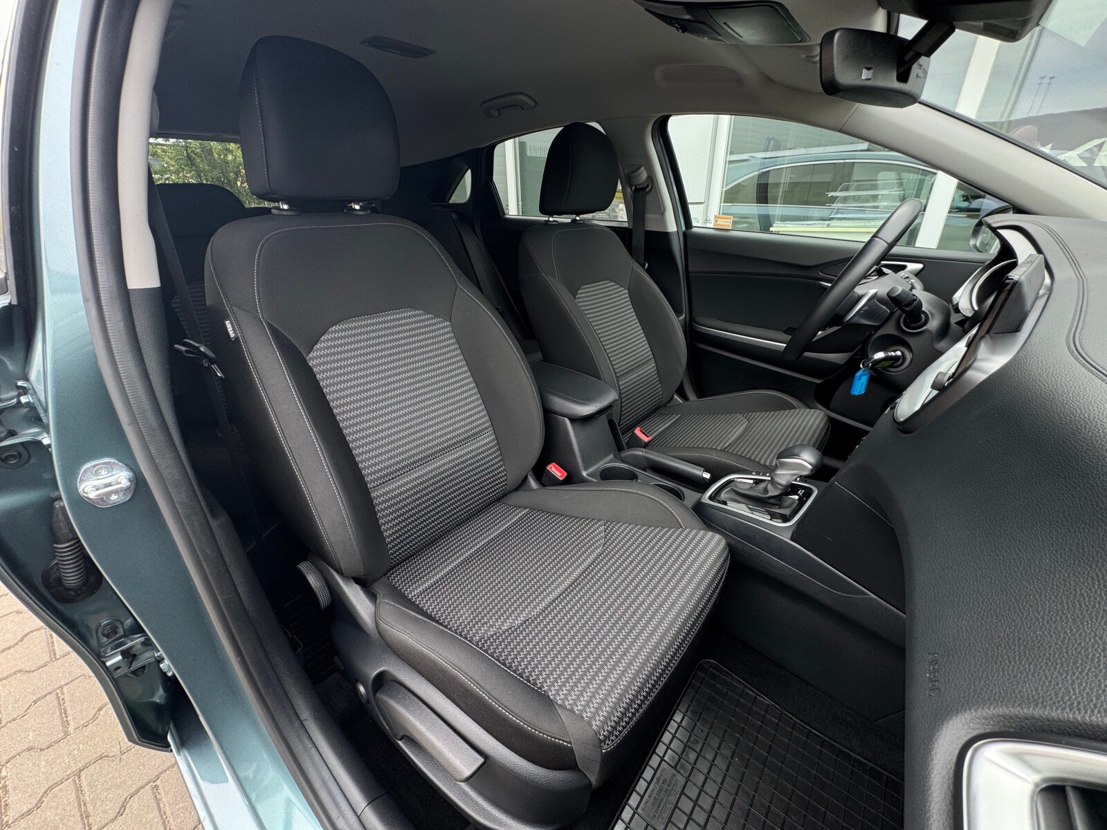 Kia Ceed - zdjęcie 18
