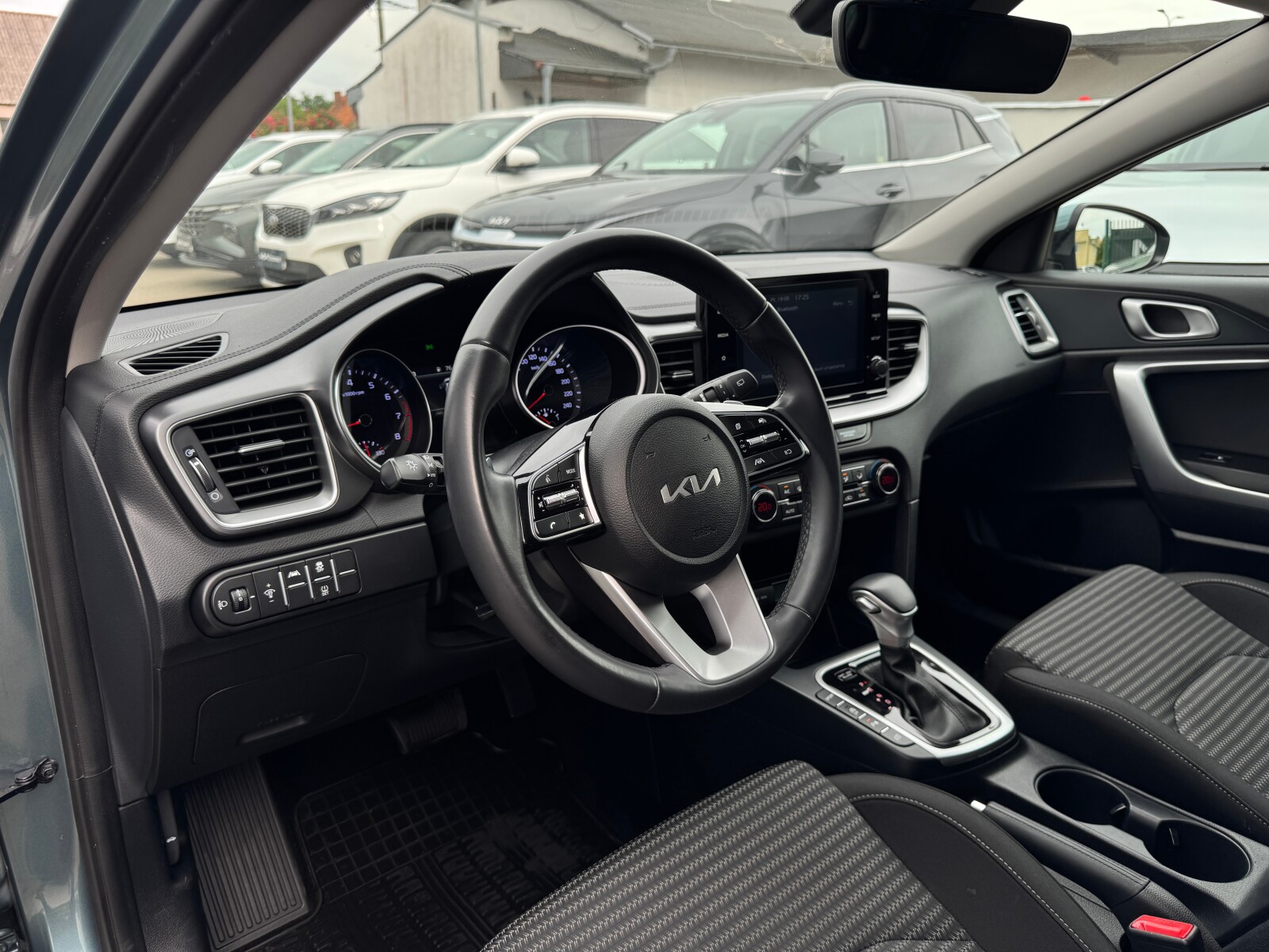 Kia Ceed - zdjęcie 9