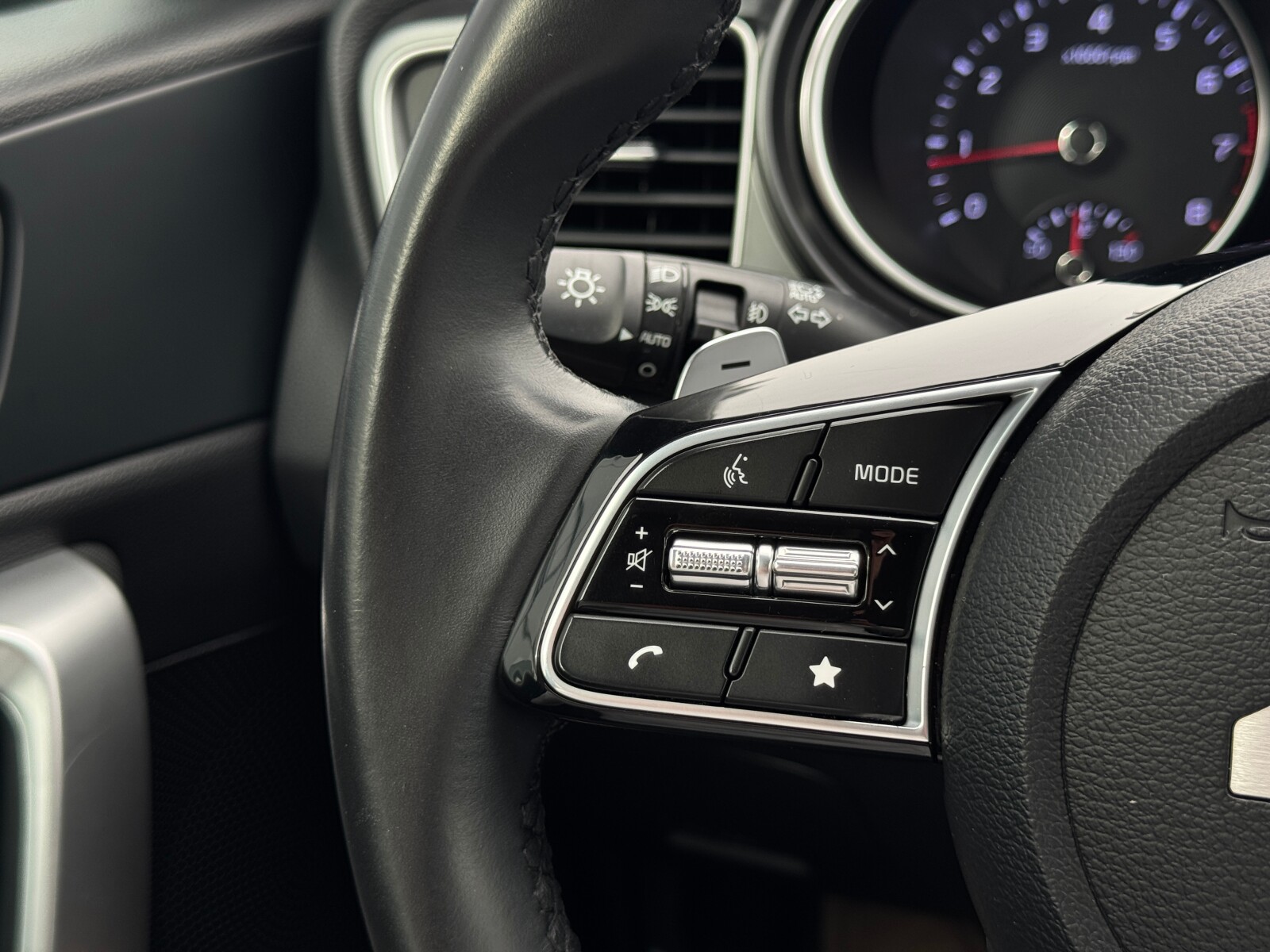 Kia Ceed - zdjęcie 23