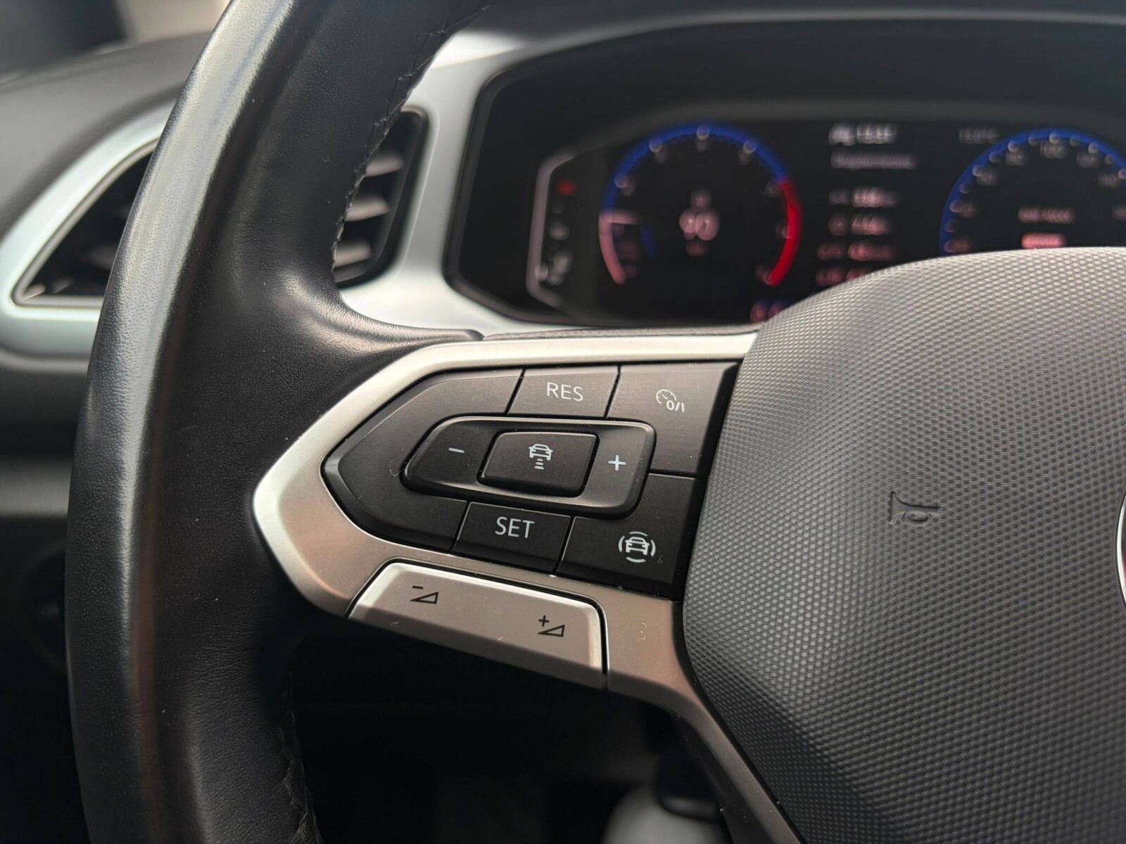Volkswagen T-Roc - zdjęcie 6