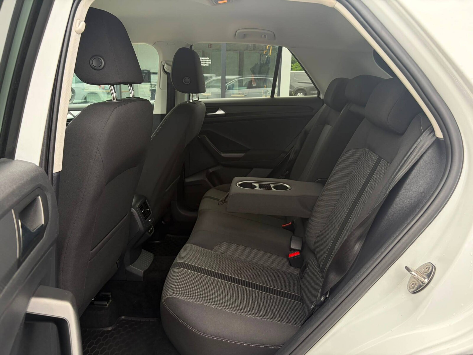 Volkswagen T-Roc - zdjęcie 4
