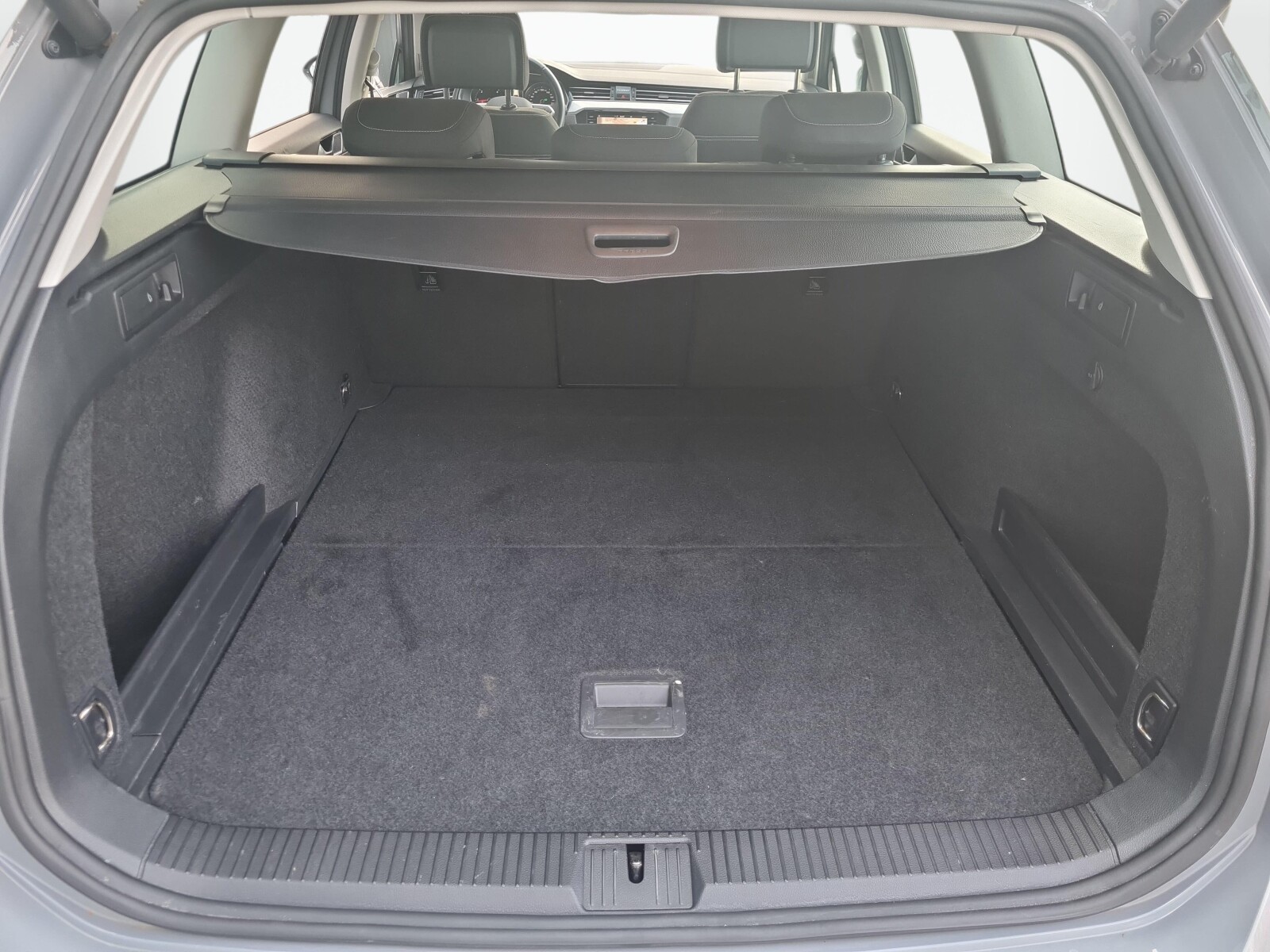Volkswagen Passat - zdjęcie 29