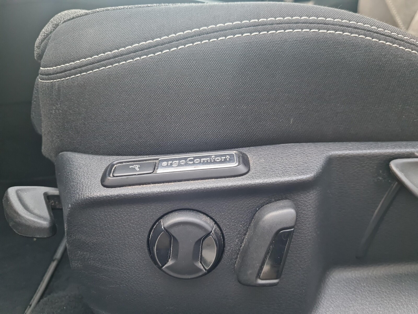 Volkswagen Passat - zdjęcie 10