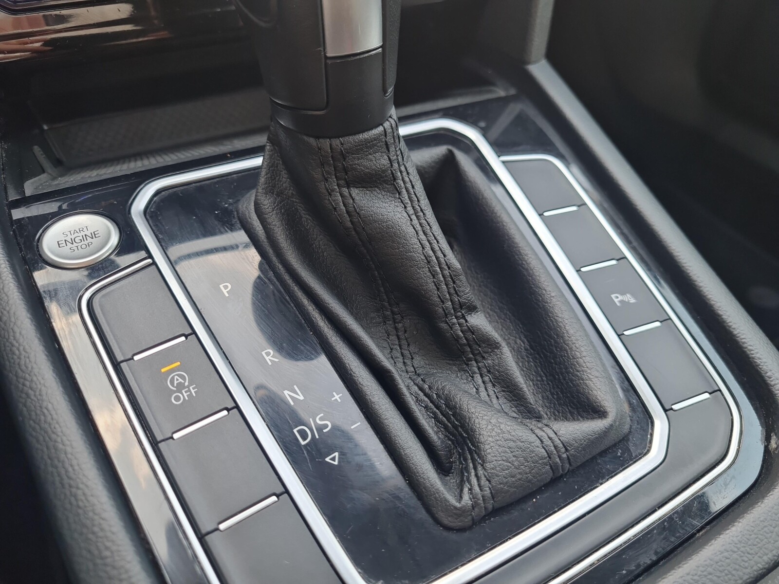 Volkswagen Passat - zdjęcie 24