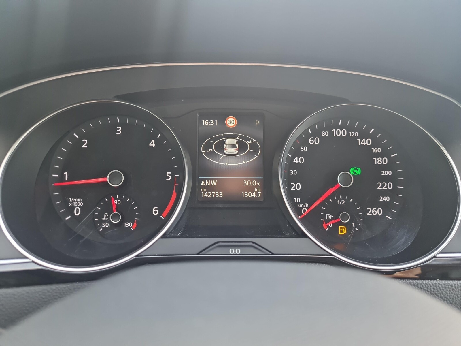 Volkswagen Passat - zdjęcie 16