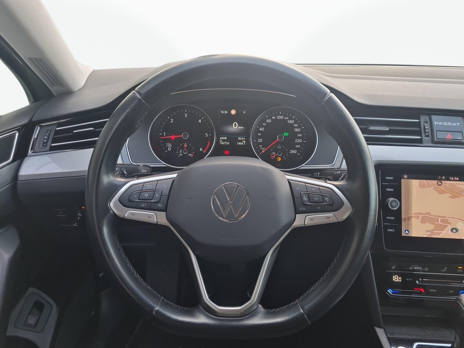 Volkswagen Passat - zdjęcie 13