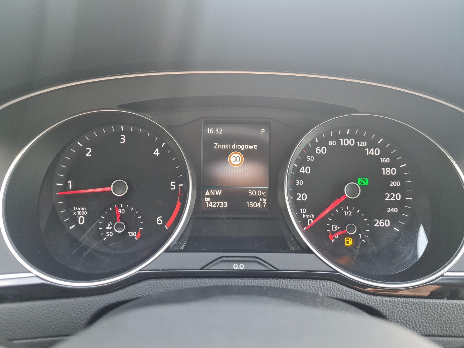 Volkswagen Passat - zdjęcie 17