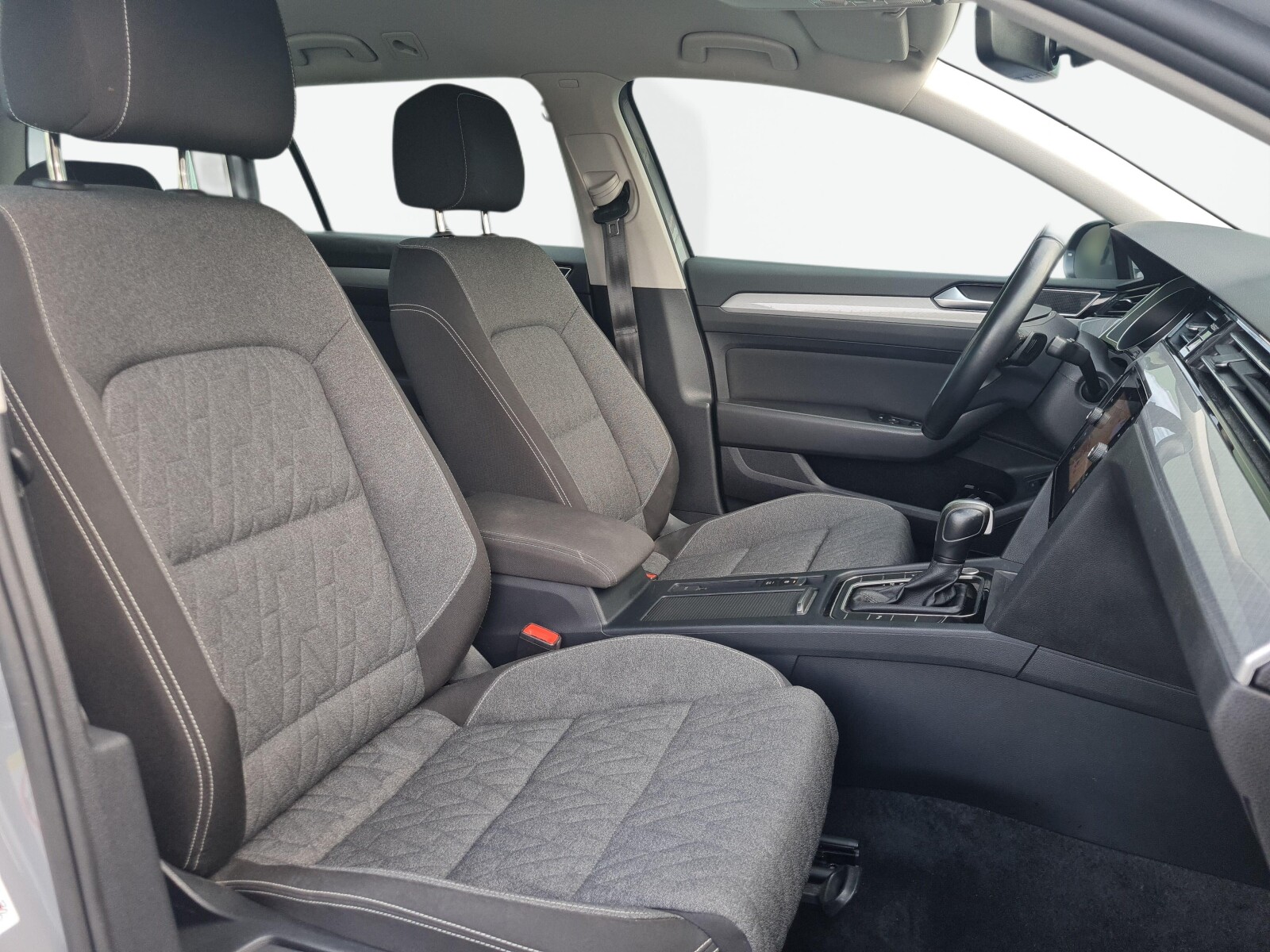 Volkswagen Passat - zdjęcie 25